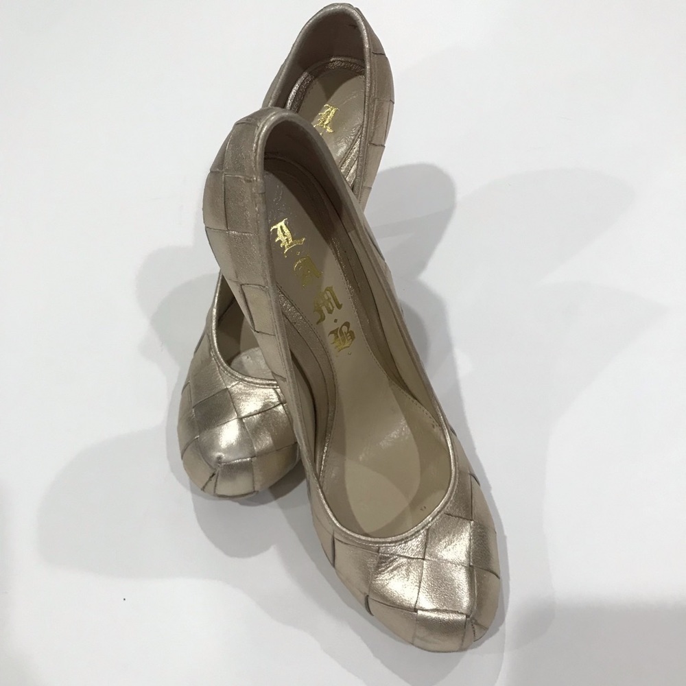 LAMB Gold pumps size 6 4.5 hill